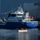 Sjaluppen tar Kongeparet tilbake til "Norge". Foto: Erik Birkeland / TINGH
